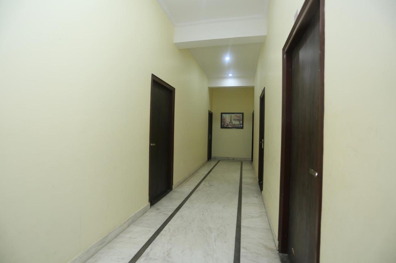 Oyo 16995 Sr Blessings Hotel Chinhat Exterior photo