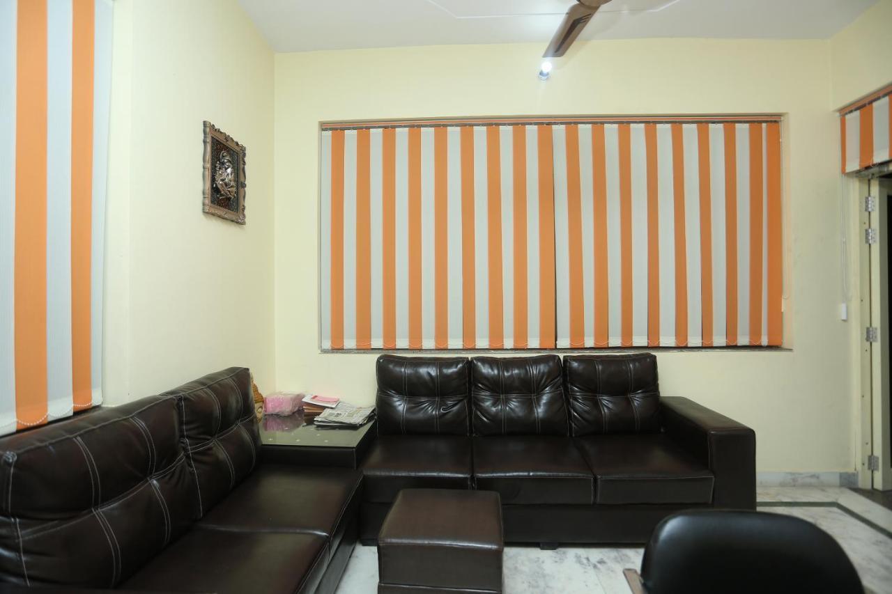 Oyo 16995 Sr Blessings Hotel Chinhat Exterior photo
